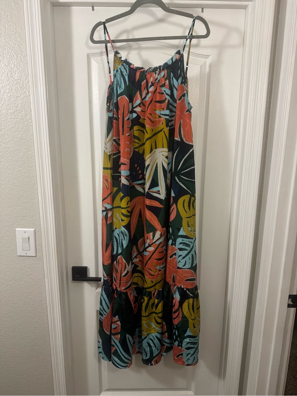 True Destinations Tropical Leaf Print Maxi Dress - Picture 2 of 9